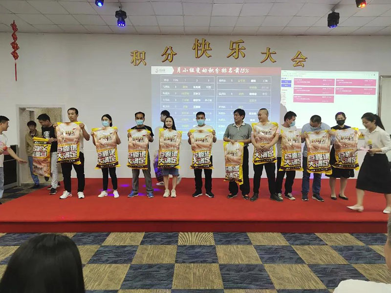 礼品发放1.jpg 礼品发放1.jpg